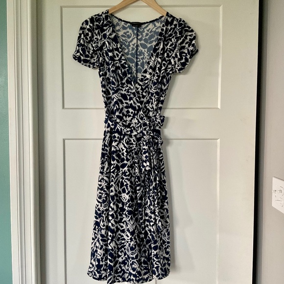 BCBGMaxazria Womens Wrap Dress Size XS Floral Navy White Short Sleeve - Picture 1 of 6